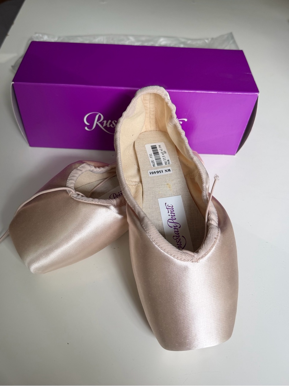 NWT Russian Pointe Shoes - Muze F31